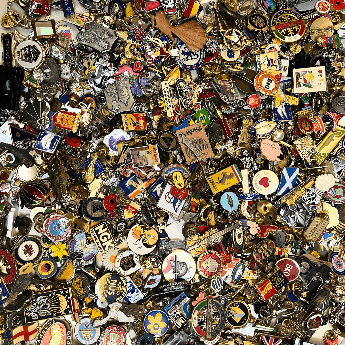 Pin badge lot