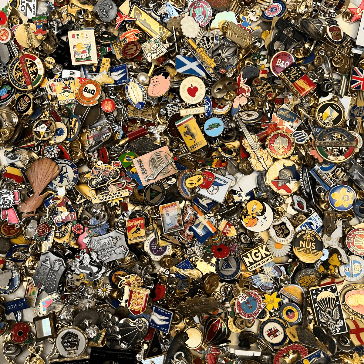 Pin badge lot
