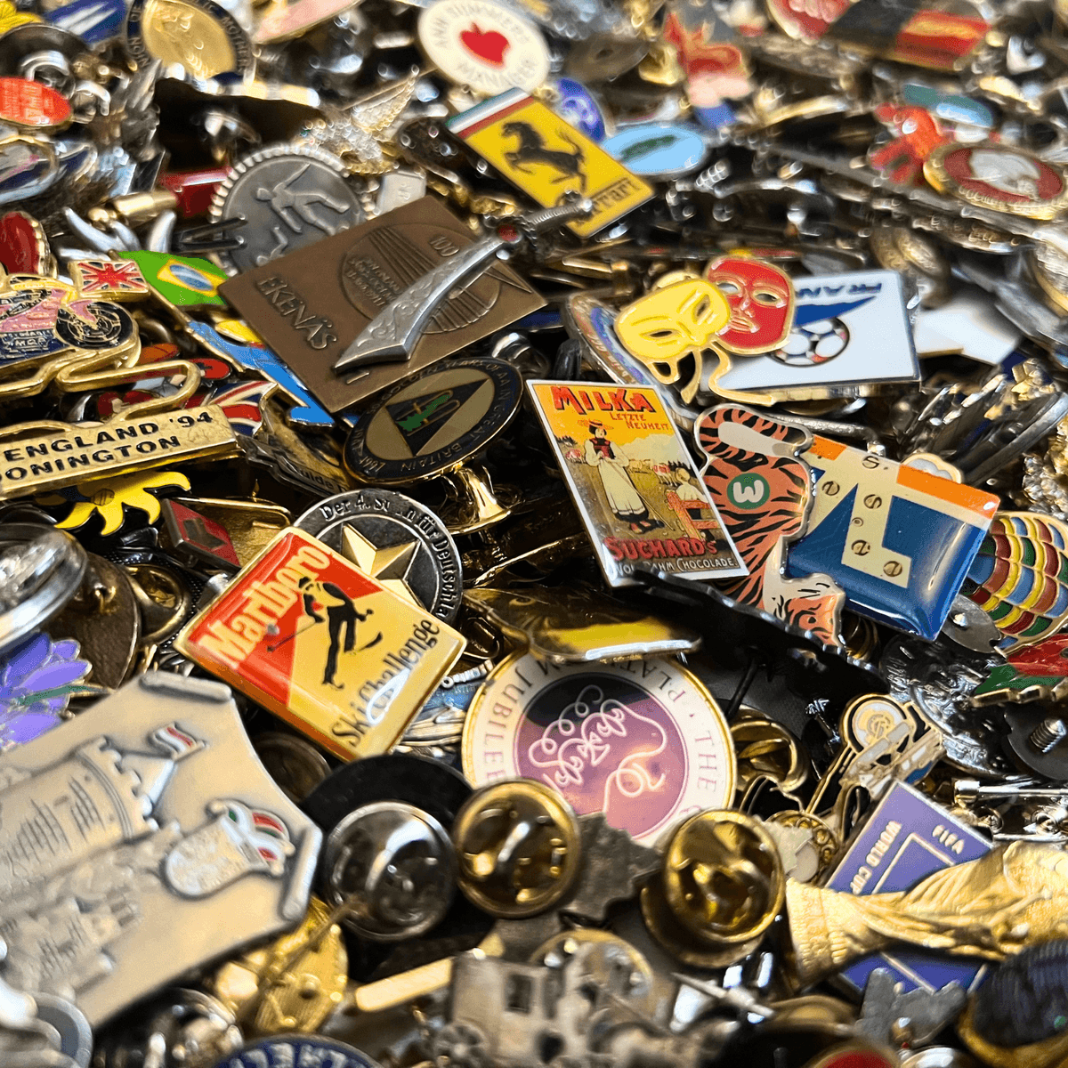 Pin badge lot
