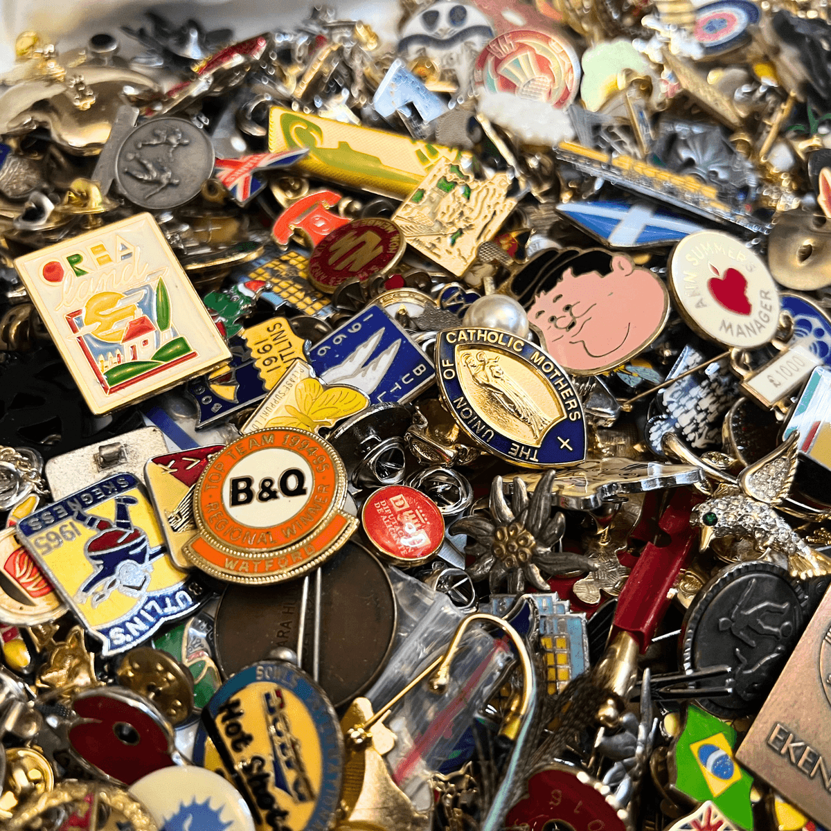 Pin badge lot