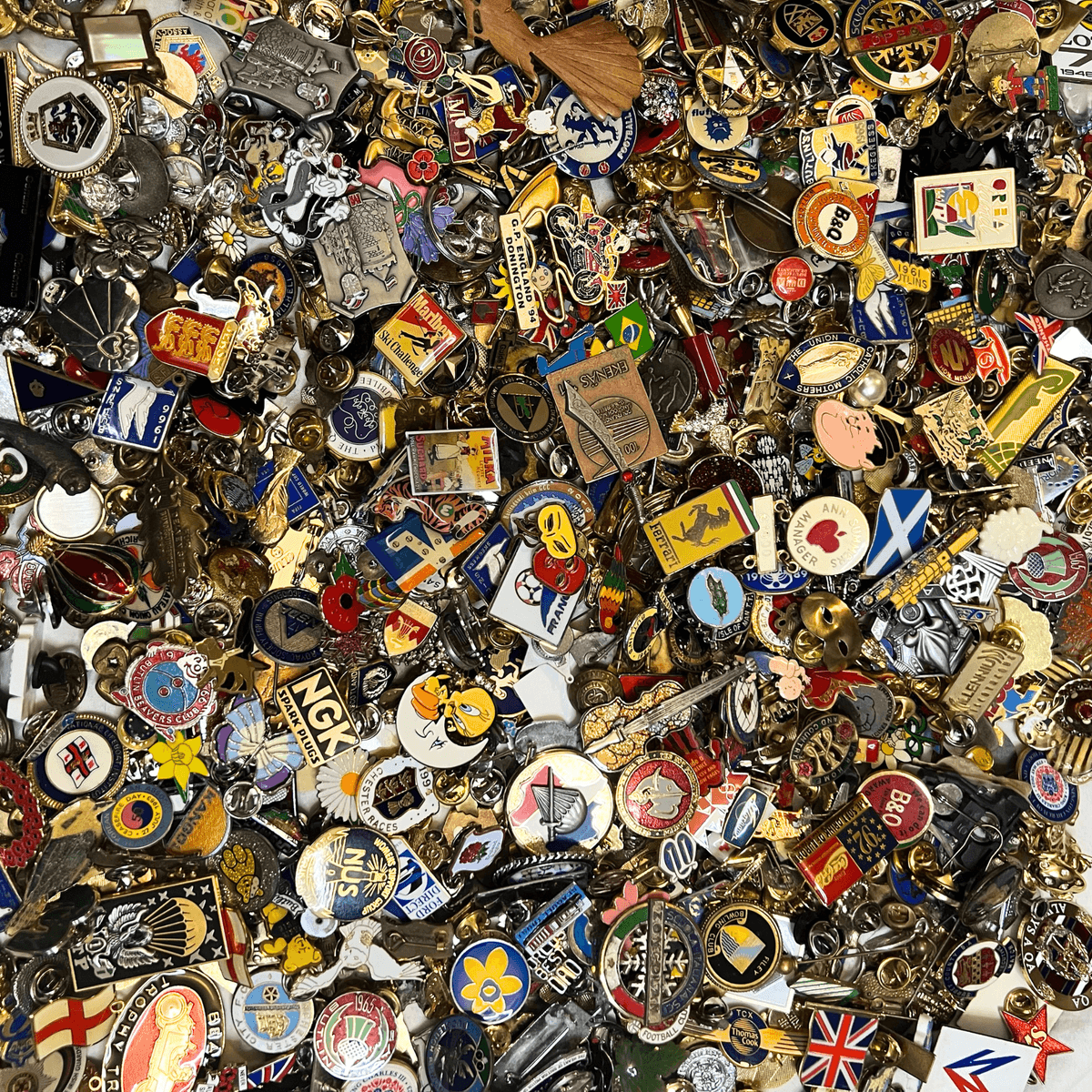Pin badge lot